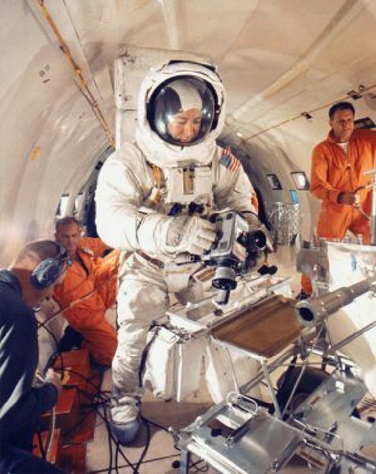 Edgar Mitchell durante uma sessão de treinamento da Apollo 14 em 1970.